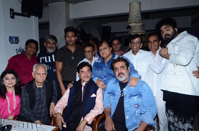 अक्षय कुमार की खिलाड़ी सीरीज़ के मेकर्स ने एक धमाके के साथ की वापसी! अक्षय कुमार की खिलाड़ी सीरीज़ के मेकर्स ने एक धमाके के साथ की वापसी!